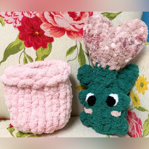 Handmade hand crafted Knit Potted Heart Flower Buddy Cactus Valentine Pink Green - Picture 5 of 5